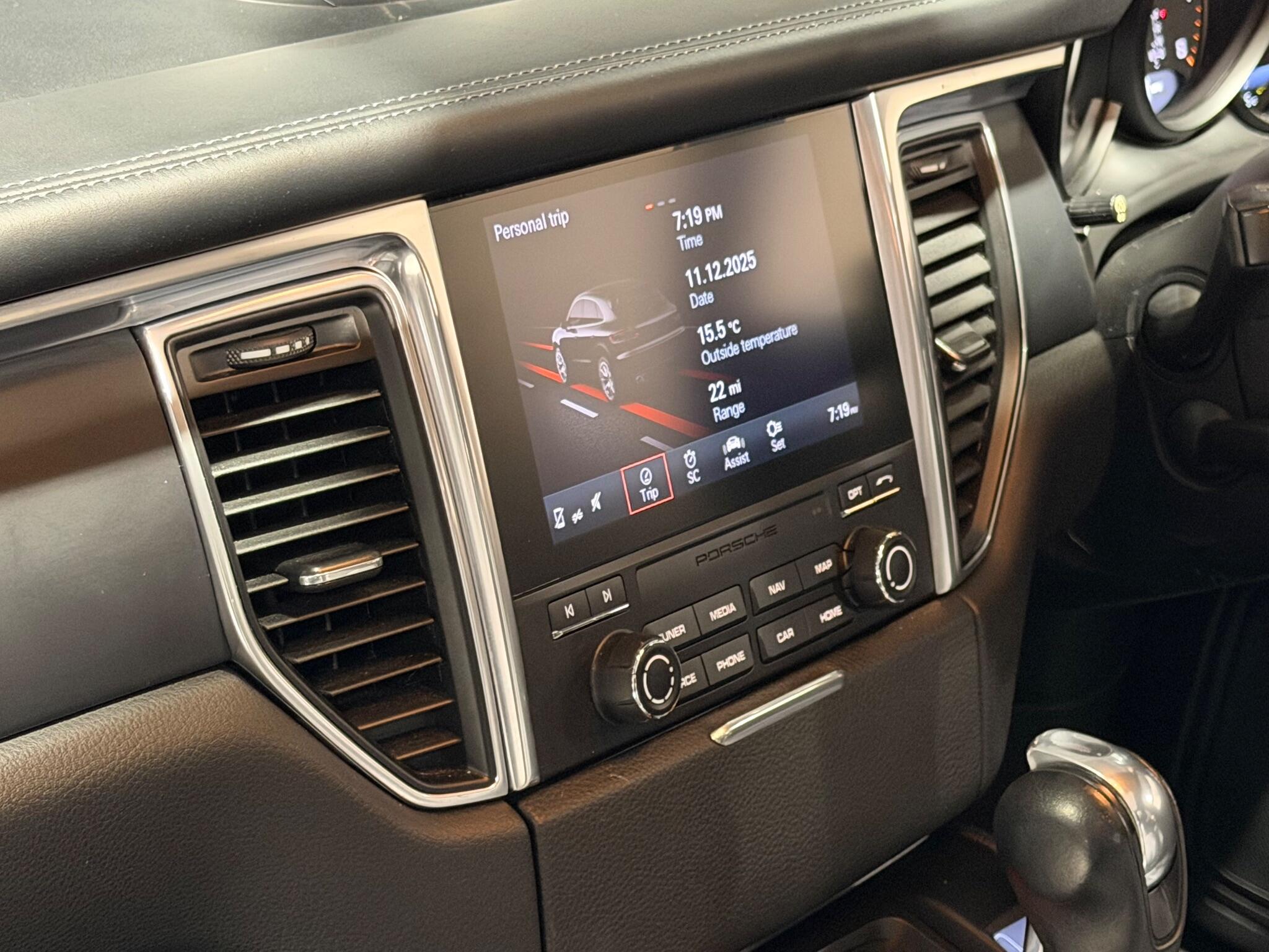 Porsche Macan 2.0T SUV 5dr Petrol PDK 4WD Euro 6 (s/s) (252 ps)